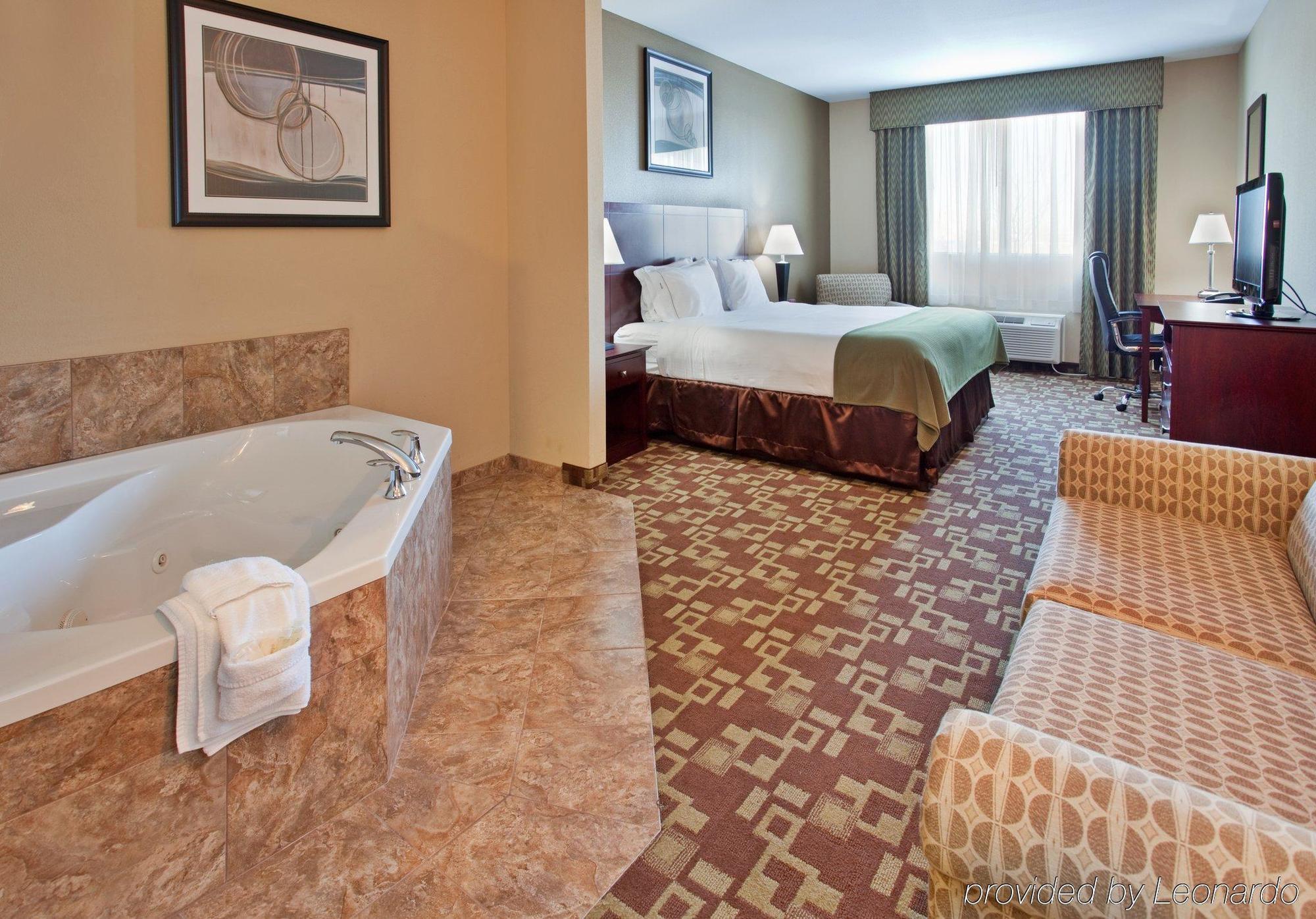 Holiday Inn Express Hotel & Suites St. Charles By Ihg Saint Charles Номер фото