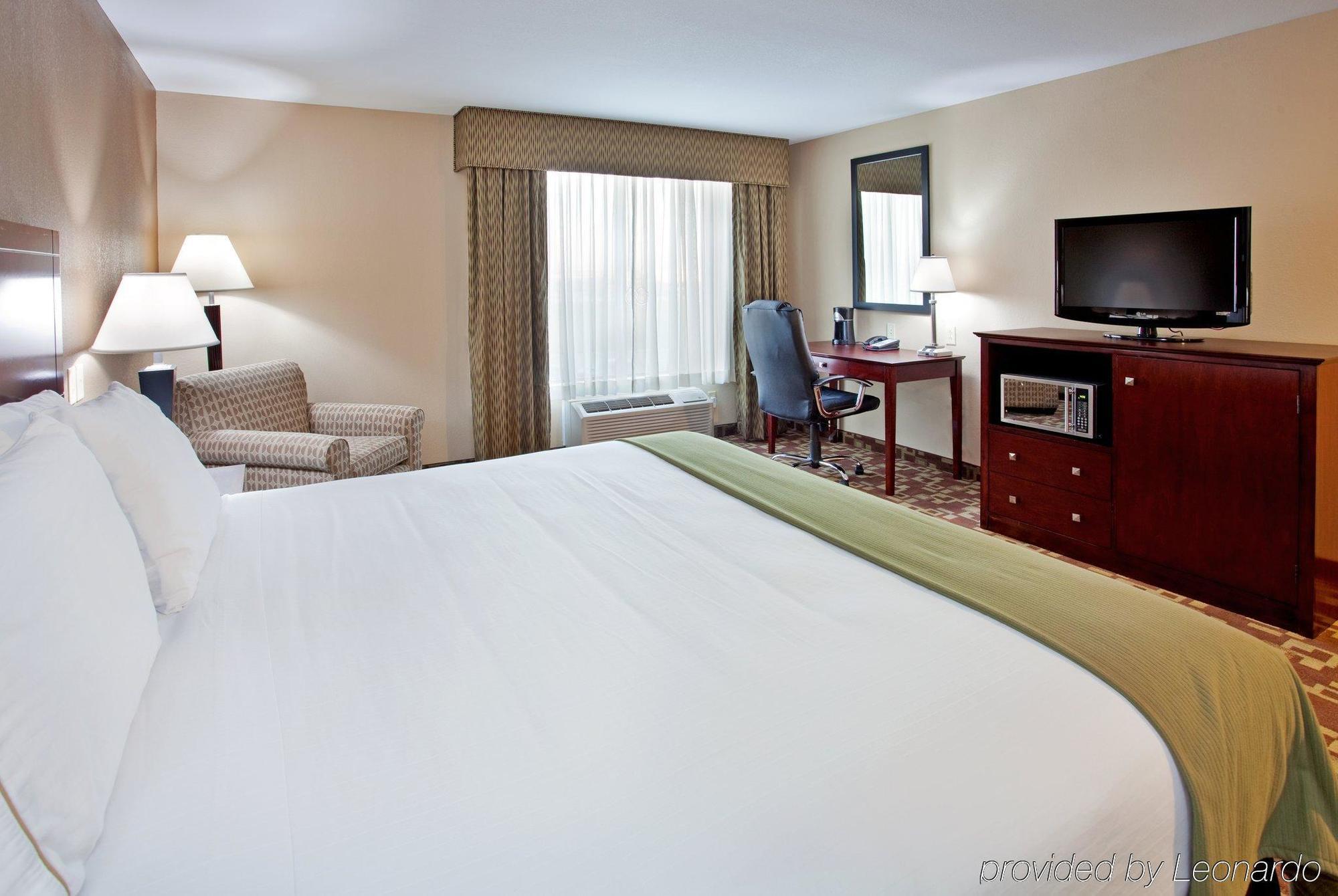Holiday Inn Express Hotel & Suites St. Charles By Ihg Saint Charles Номер фото