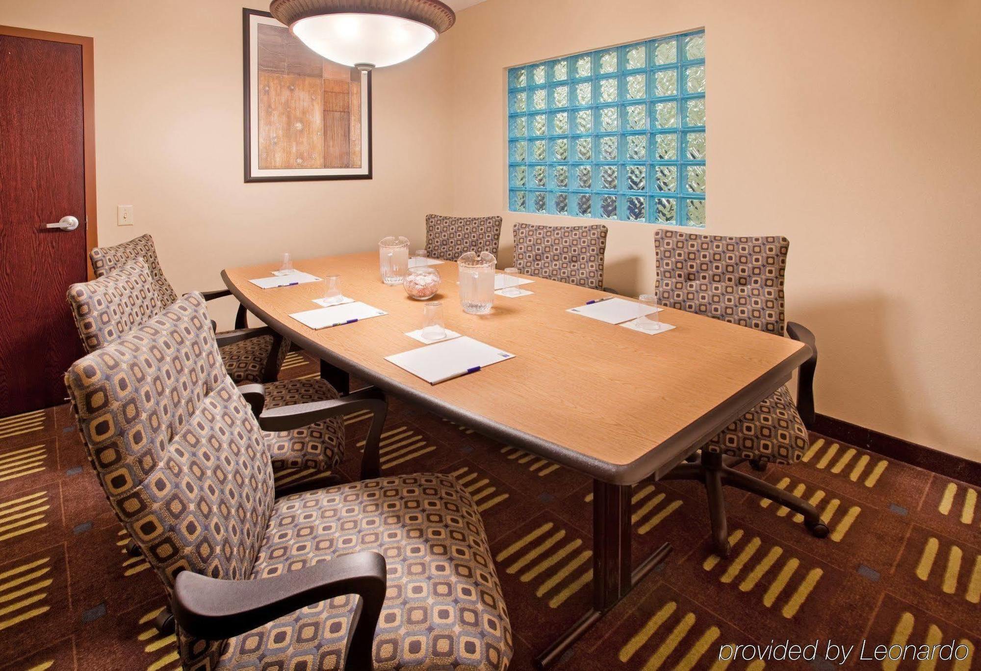 Holiday Inn Express Hotel & Suites St. Charles By Ihg Saint Charles Зручності фото